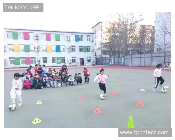 学校足球训练活动促进学生身体素质提升与团队合作精神培养
